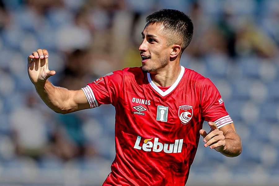 Ricardinho ao serviço do Santa Clara
