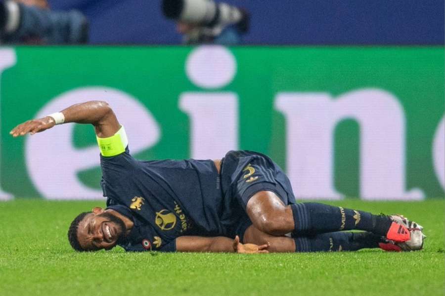 Bremer machucou o joelho esquerdo no começo de RB Leipzig x Juventus