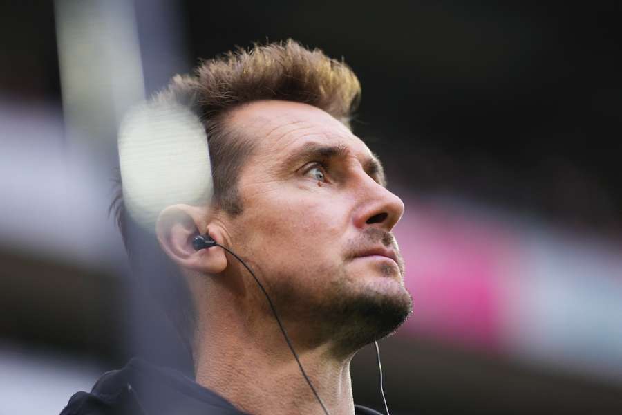 Miroslav Klose ist gleich bei seiner ersten Profi-Trainerstation in Deutschland mächtig unter Druck.
