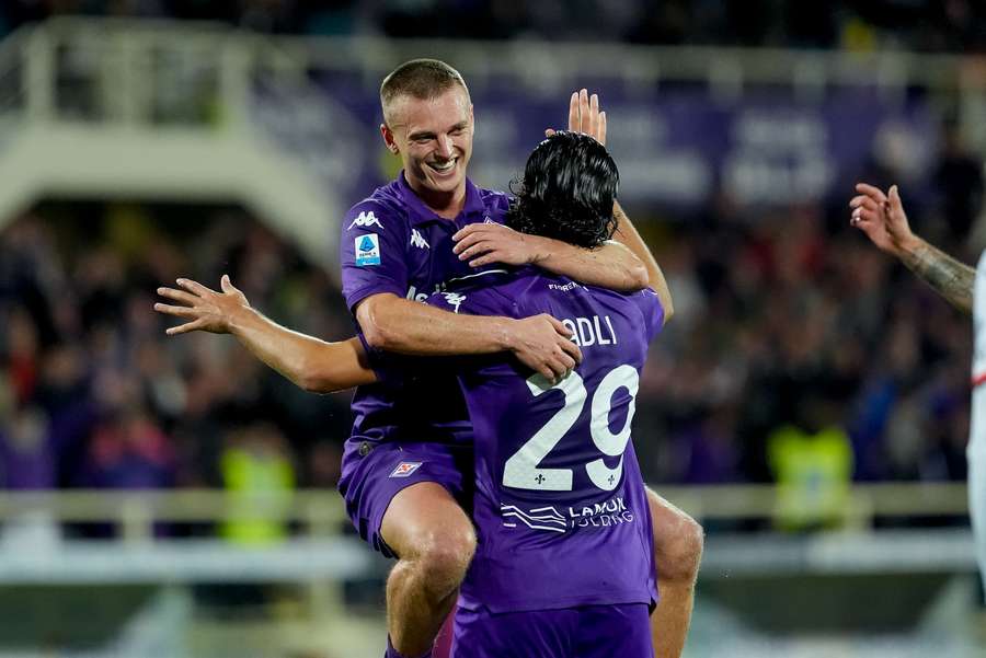 Albert Gudmundsson bezorgde Fiorentina met een hard schot de zege