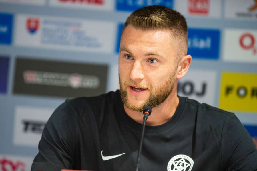 Milan Škriniar na jednej z tlačových konferencií.  