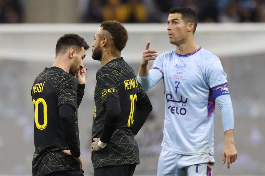 Messi e Ronaldo continuam faturando milhões Messi e Ronaldo continuam faturando milhões