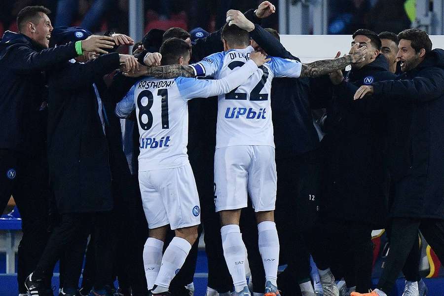 Serie A : Naples se relance et l'emporte 2-1 à Lecce