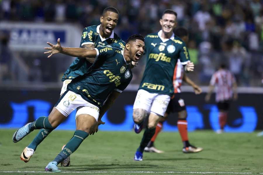 Rony fez o golo da vitória do Palmeiras