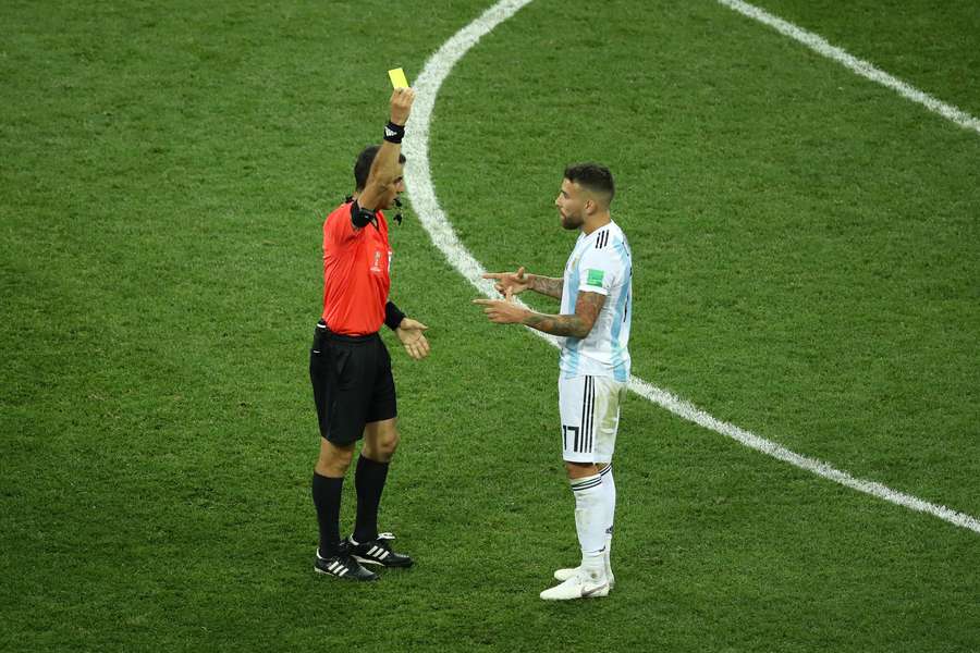 Otamendi pode assumir recorde negativo na Copa deste ano Otamendi pode assumir recorde negativo na Copa deste ano