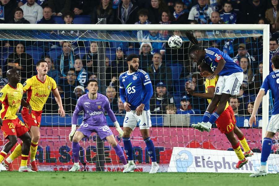 Strasbourg and Lens battled to a draw