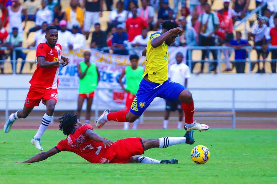 Petro de Luanda venceu por 3-0 e está no pódio do Girabola