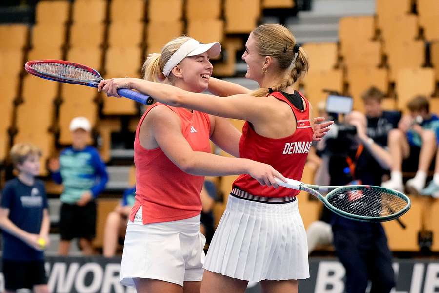 Clara Tauson og Emilie Francati skaffede lørdag aften den afgørende sejr mod Mexico.