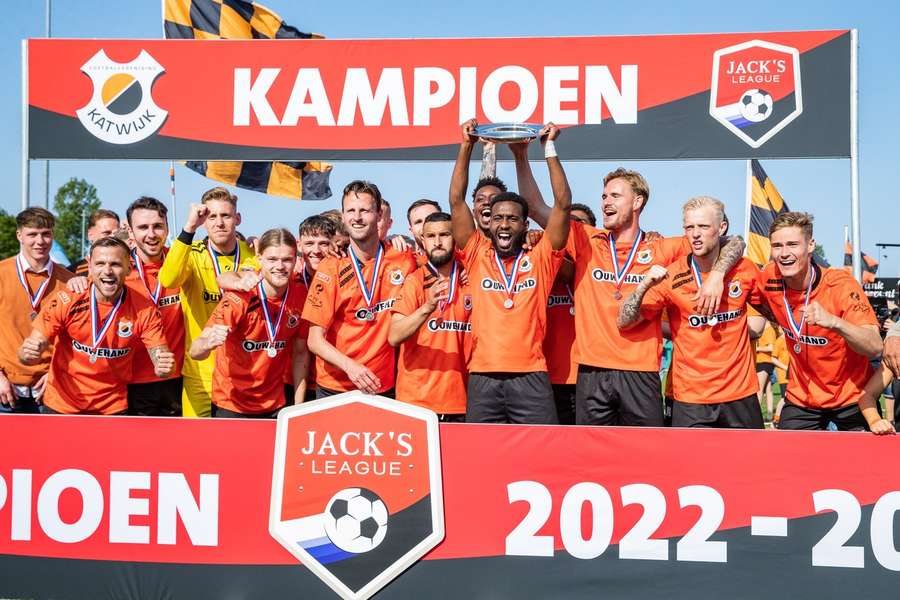 Amateurkampioen Katwijk stroomt in in de eerste hoofdronde van het toernooi