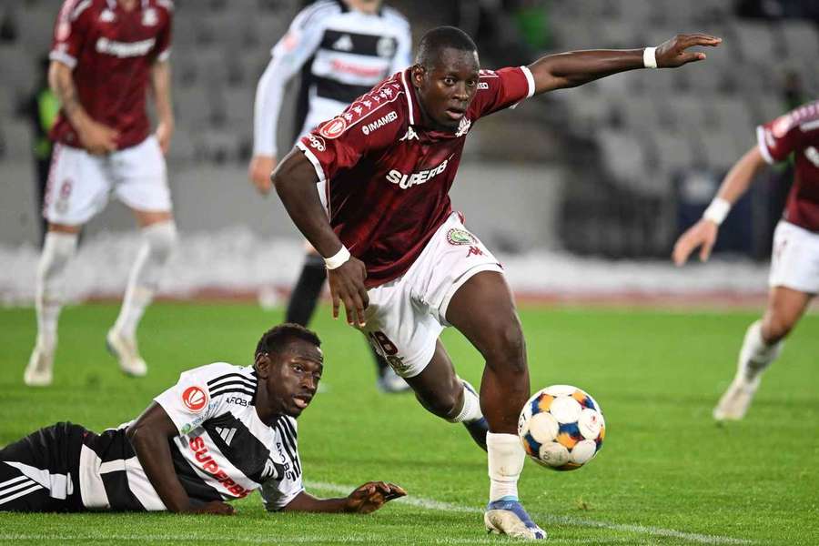 Kader Keita a evoluat în 44 de partide oficiale pentru Rapid Kader Keita a evoluat în 44 de partide oficiale pentru Rapid