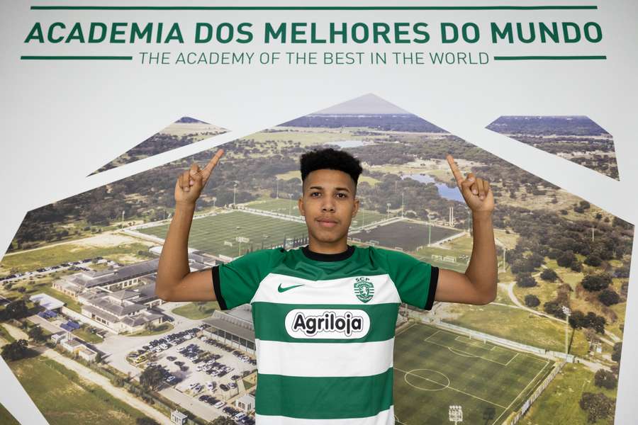 João Assunção apresentado oficialmente na Academia, em Alcochete