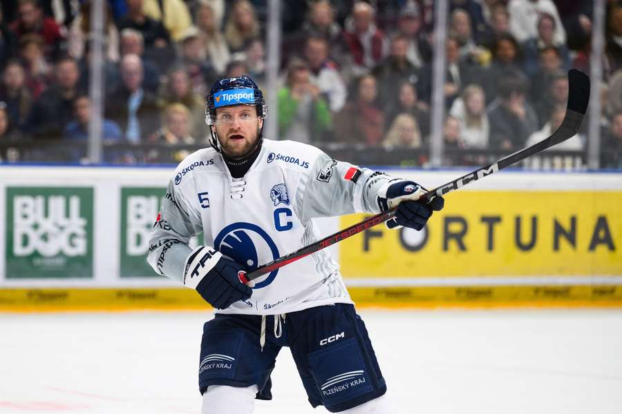 Kapitán plzeňských hokejistů Jeřábek podepsal s klubem novou roční smlouvu.
