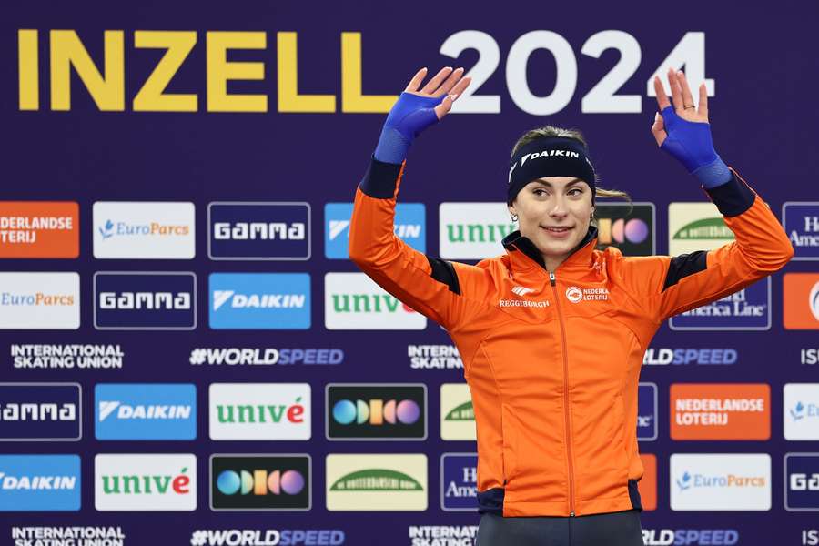 Femke Kok op het podium in Inzell