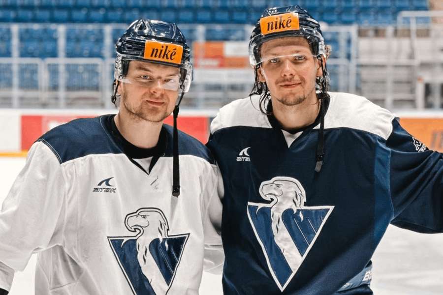 Dvaja noví hráči HC Slovan Bratislava - vľavo Reid Duke a vpravo Nikita Ščerbak. 