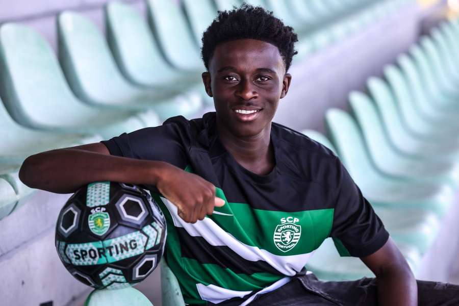 Diego Coxi, central de 16 anos do Sporting