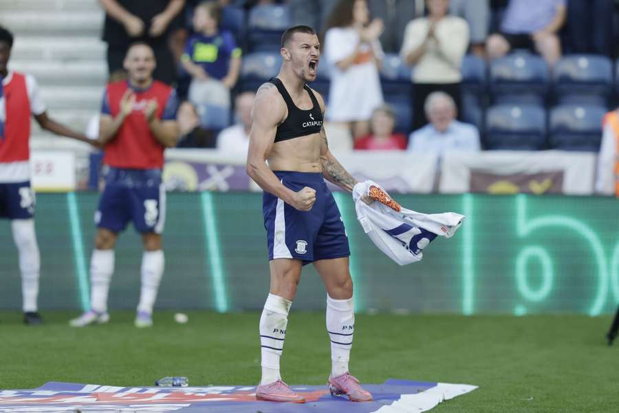 Teenager Monga makes Championship history but Leicester crash