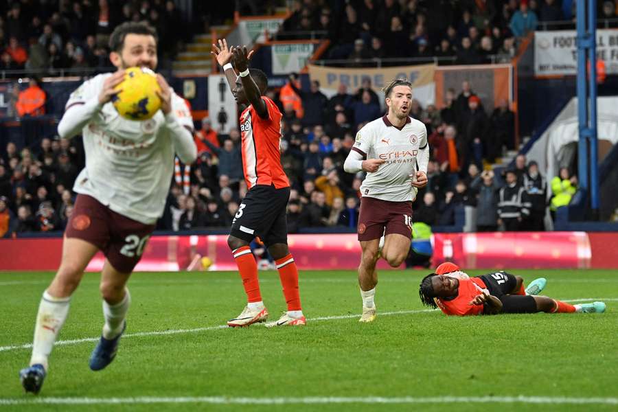 Bernardo Silva e Grealish operaram a reviravolta do City no Kenilworth Road