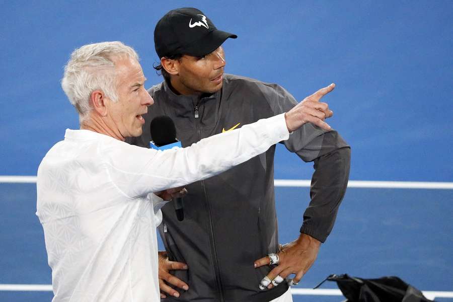 John McEnroe při rozhovoru s Rafaelem Nadalem.