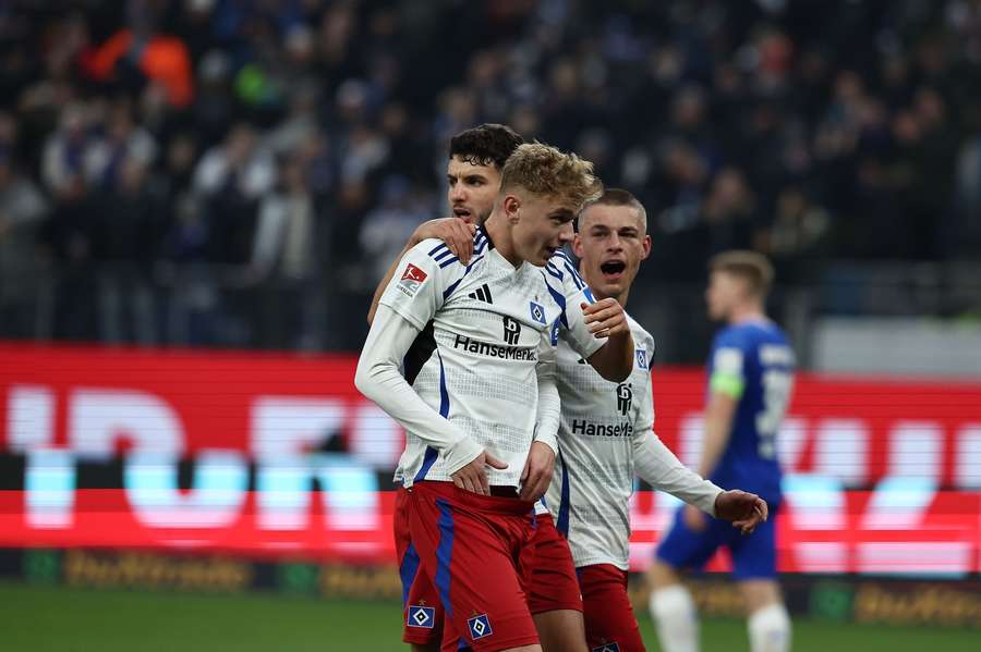 Karabcova parádní branka i gesto zaplavily internet. Přesně tohle chceme, zářil kouč HSV