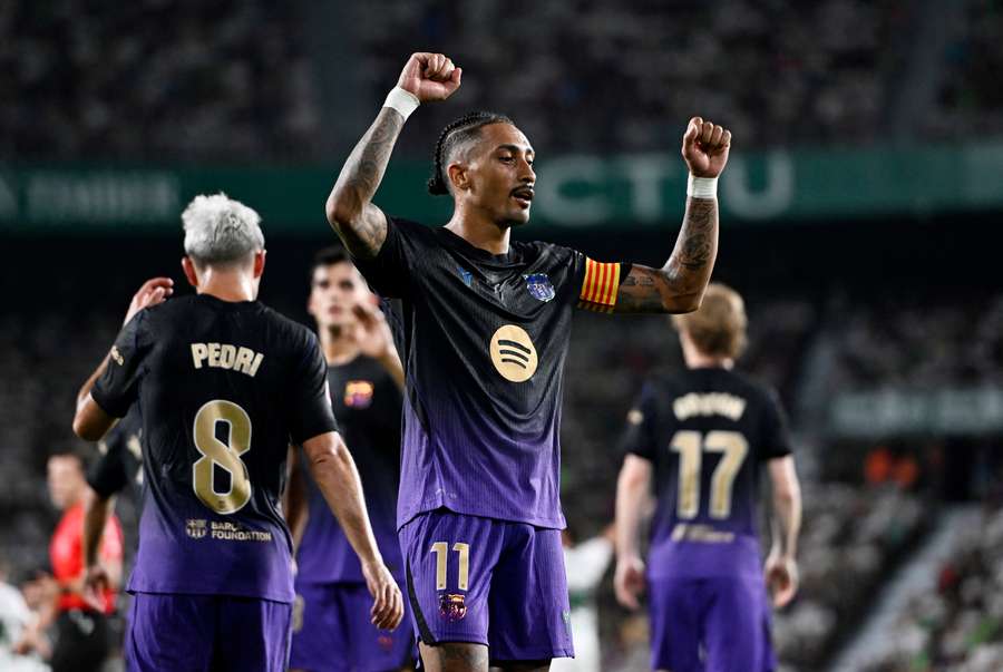 Raphinha, dos goles y una asistencia ante el Elche Raphinha, dos goles y una asistencia ante el Elche