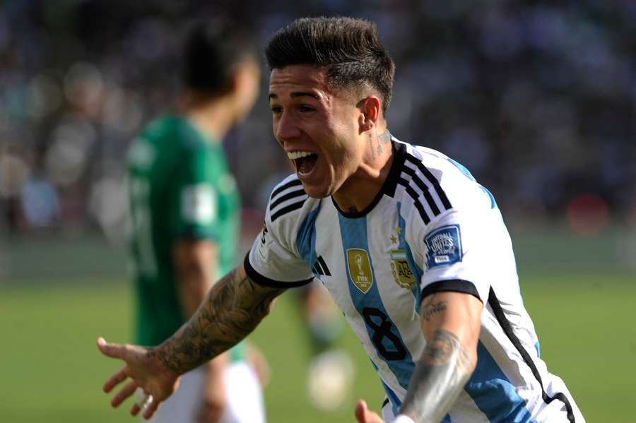 Enzo Fernández comemora gol que abriu a vitória argentina na Bolívia