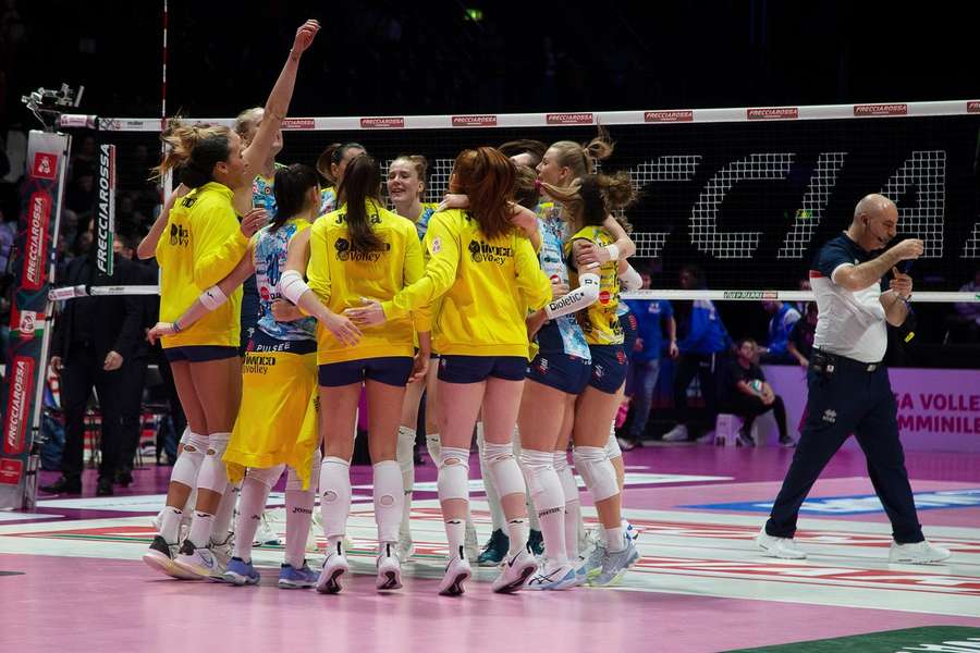 La festa delle giocatrici dell"Imoco Volley