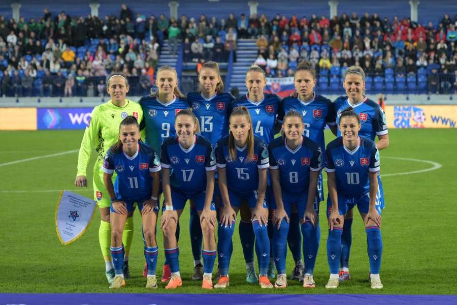 Seleção da Eslováquia antes do jogo com o País de Gales