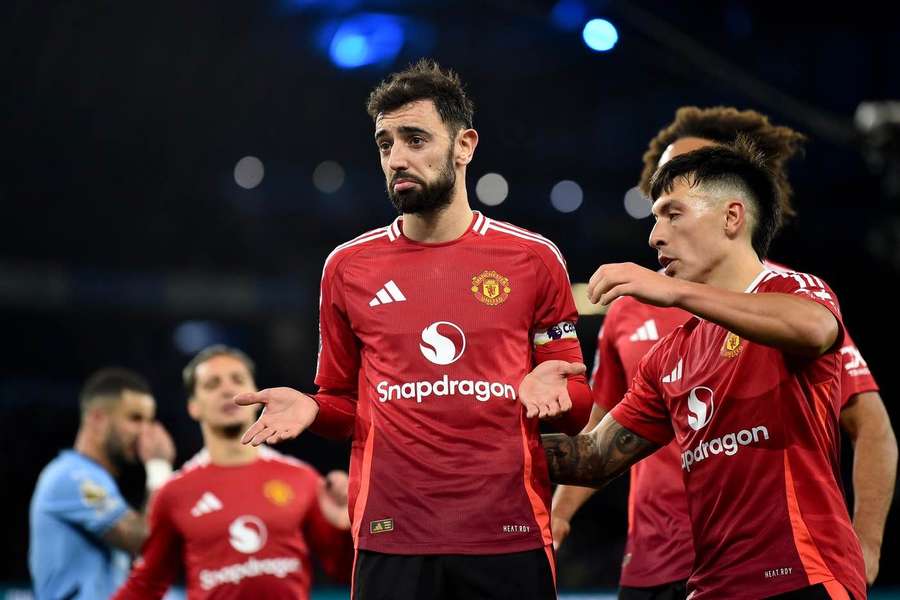 Bruno Fernandes comemora gol marcado no Etihad Stadium