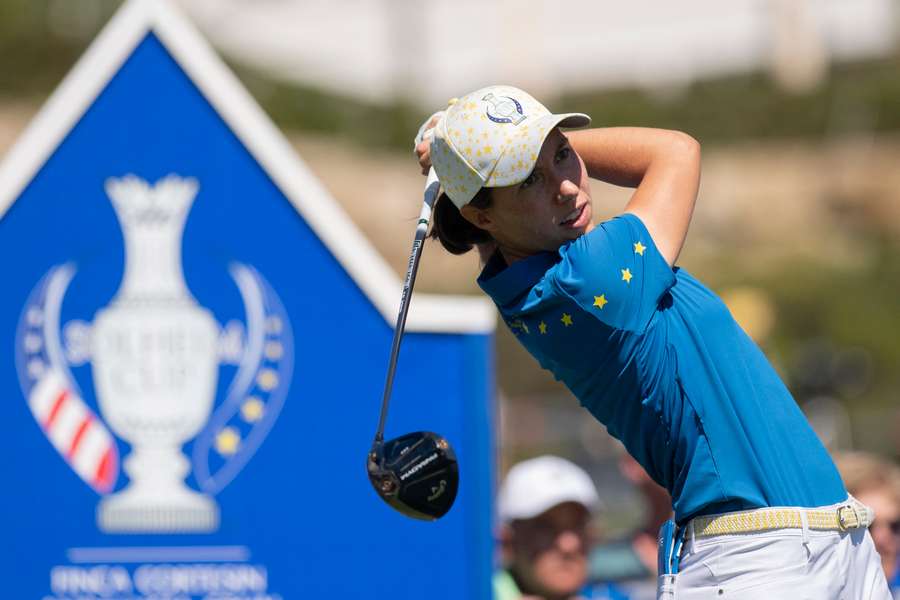 Carlota Ciganda, golfeuse espagnole de l'équipe européenne, joue son coup de départ.