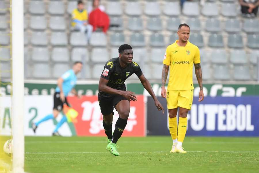 Tondela triunfou em Paços de Ferreira