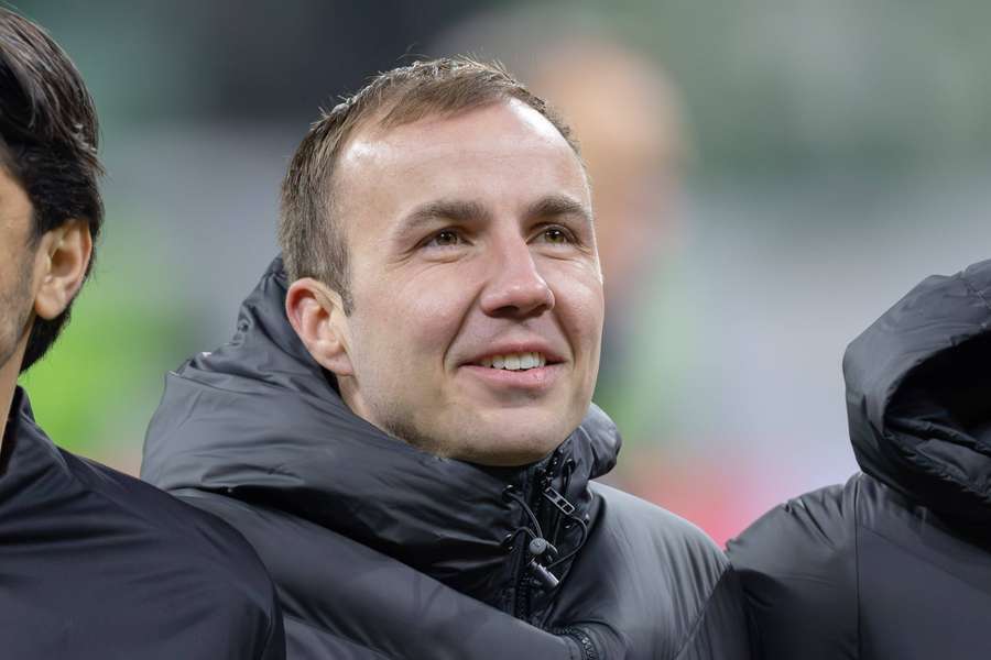 Mario Gotze reencontra o sorriso em Frankfurt