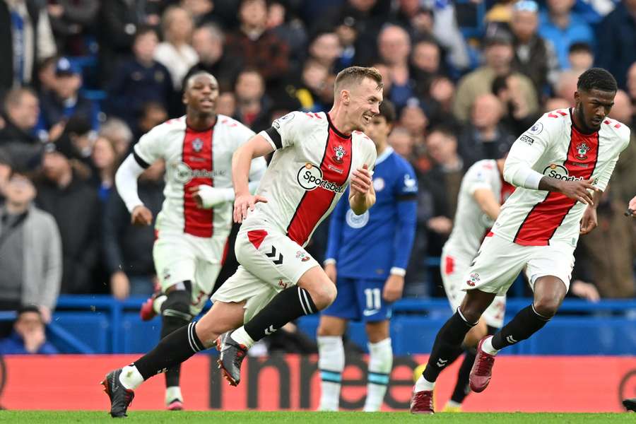 James Ward-Prowse marcou o gol da vitória no fim do primeiro tempo