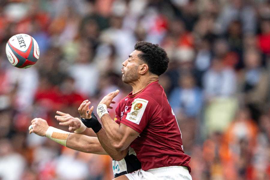Richie Mo'unga in action for Toshiba Brave Lupus Tokyo during the 2025 Japan L1 season.