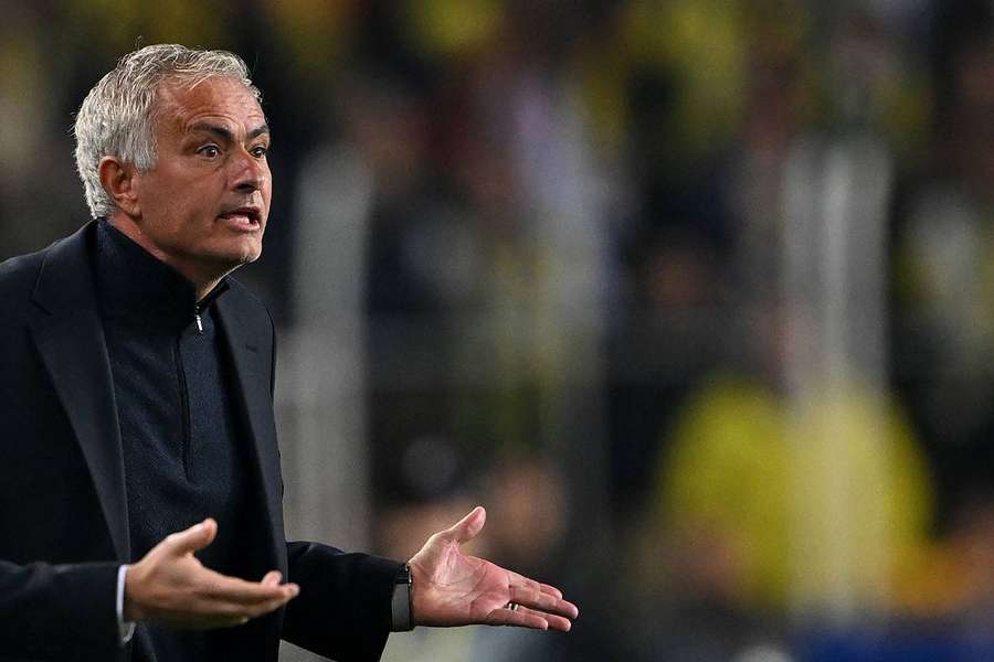 Manchester United a été tenu en échec à Fenerbahçe et Mourinho a été exclu jeudi.