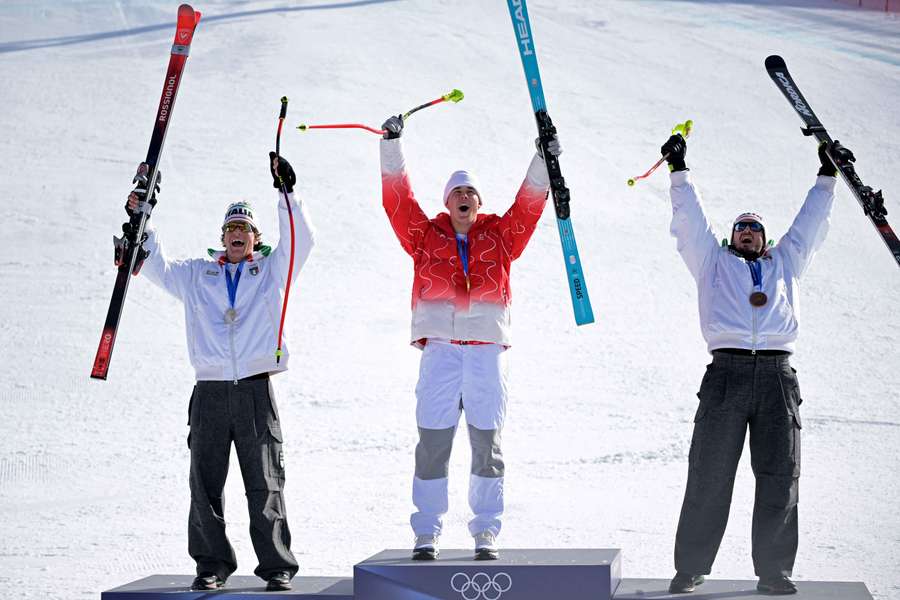 Szwajcar Franjo von Allmen najlepszy w zjeździe, za nim Włosi. Faworyt Odermatt poza podium