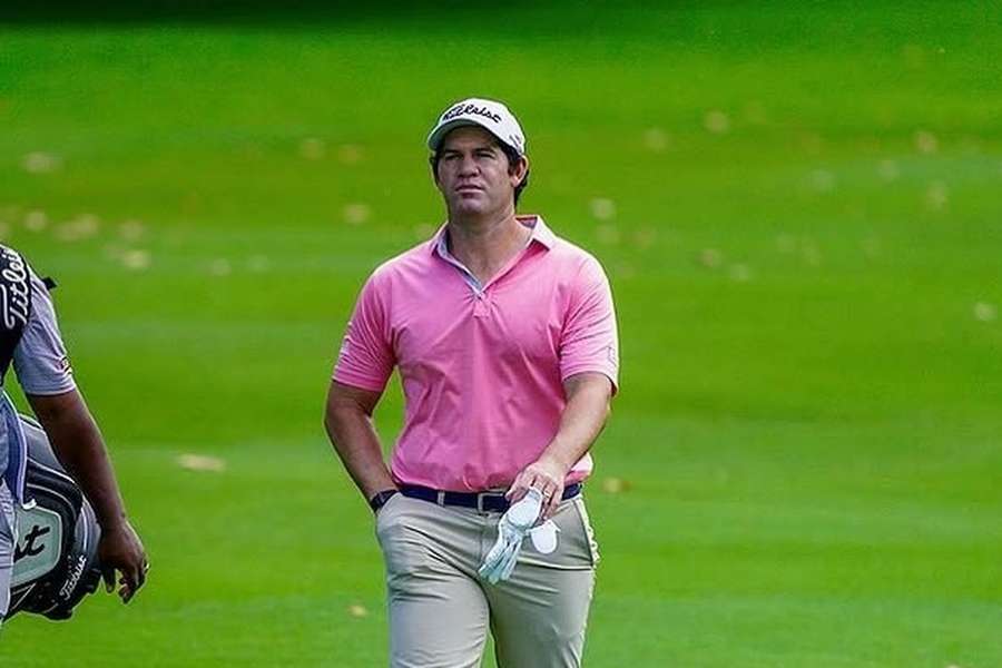 Golfe: Ricardo Melo Gouveia passa o cut em Singapura mas desce a 31.º