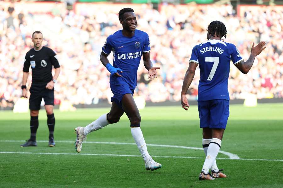 Nicolas Jackson associado ao Manchester United
