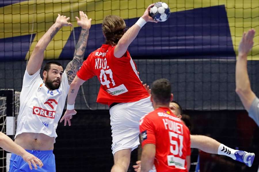 Victorie clară pentru Dinamo în Liga Campionilor la handbal masculin