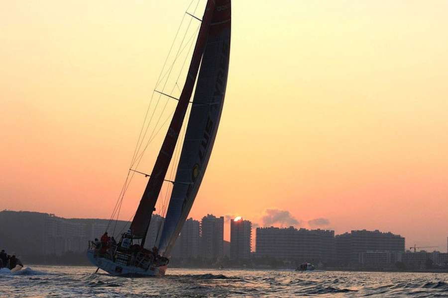 Pedro Reis e Guilherme Ribeiro a uma regata de garantir a medalha de prata em RS Venture, em Haia