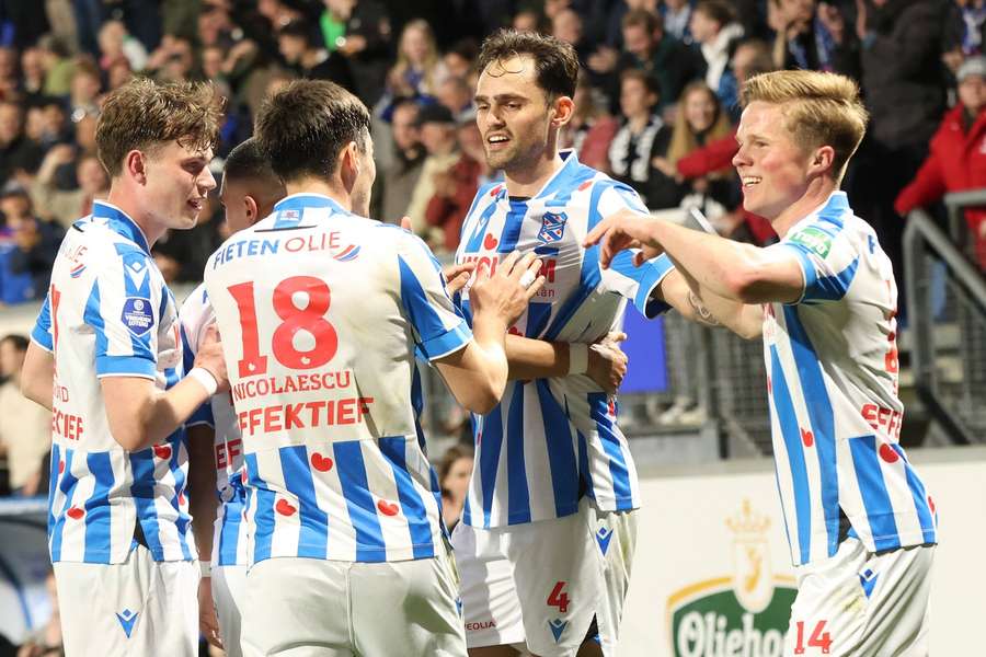 sc Heerenveen's Sam Kersten (4) scored his first professional goal this past weekend