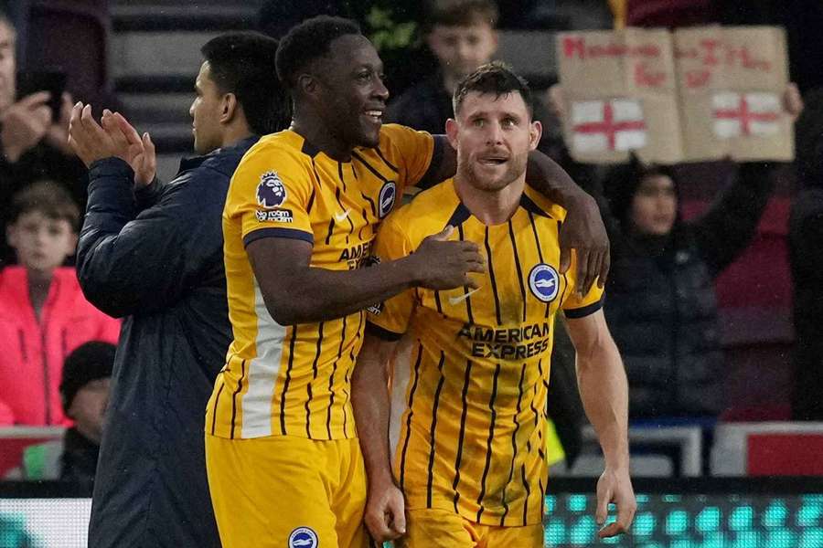 Hurzeler presta homenagem a Milner na vitória do Brighton em Brentford Hurzeler presta homenagem a Milner na vitória do Brighton em Brentford