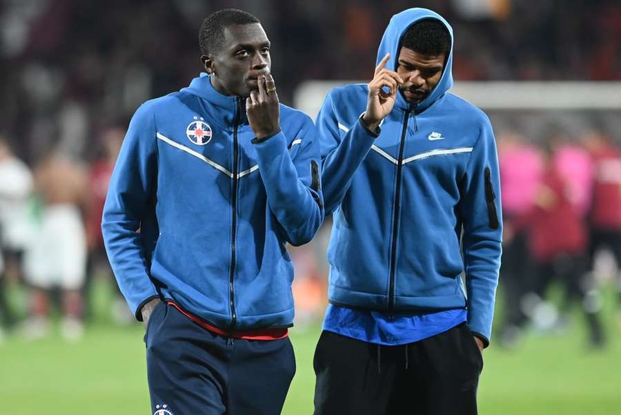 Edjouma (dreapta) nu va putea ajuta pe FCSB în lupta pentru titlu