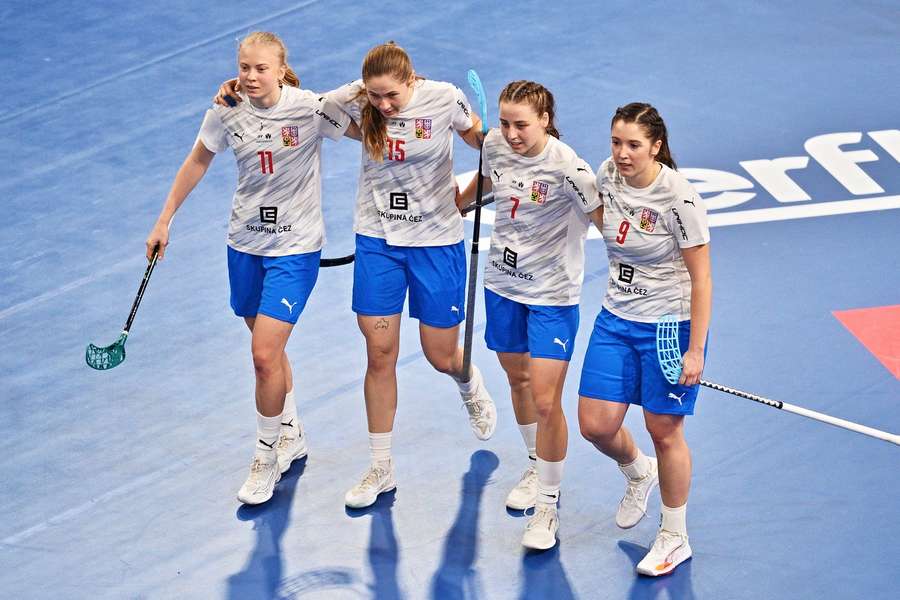 Florbalistky zvládly i druhé utkání turnaje. Florbalistky zvládly i druhé utkání turnaje.