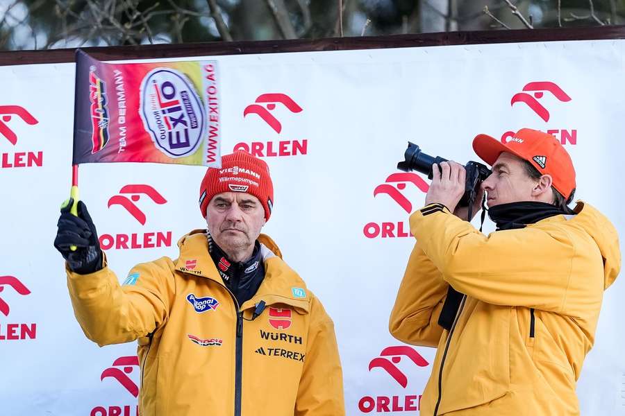 Skisprung-Bundestrainer Stefan Horngacher (l.)