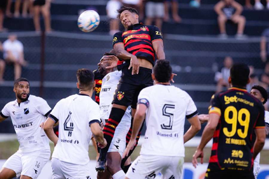 Sport tirou proveito de expulsão do ABC para vencer fora de casa