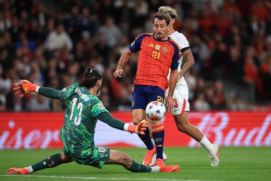 Oyarzábal bate a Trafford en la acción del 2-3 Oyarzábal bate a Trafford en la acción del 2-3