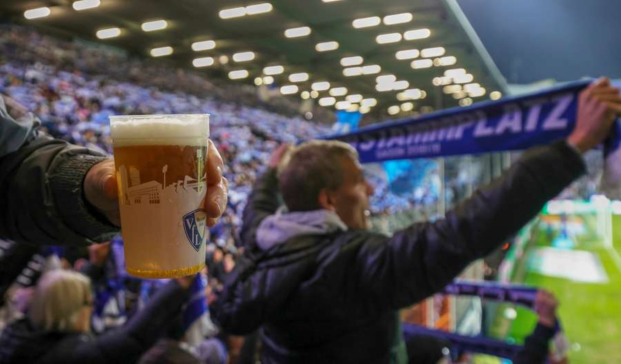 Die Fans im Ruhrstadion freuen sich auf Flutlicht und ein spannendes Duell.