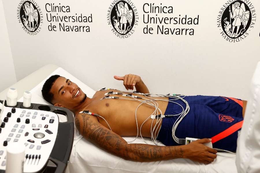 Marcos Paulo, en su reconocimiento médico en el Atlético de Madrid