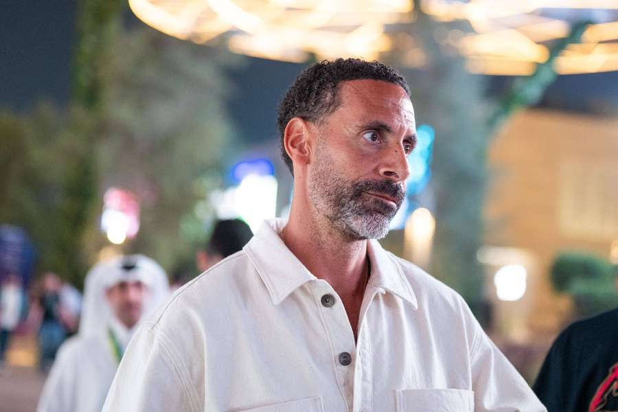 Rio Ferdinand tritt als Auslosungsleiter auf
