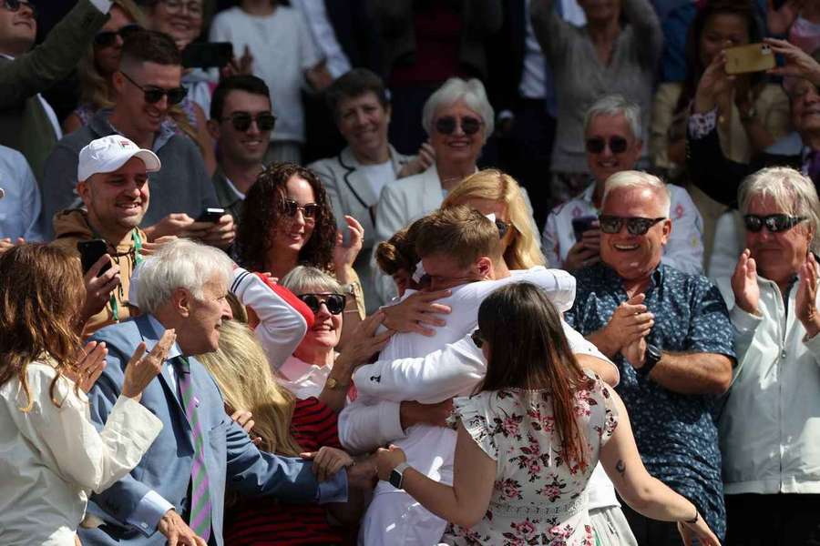 Pavel Motl s Barborou Krejčíkovou po finále Wimbledonu.